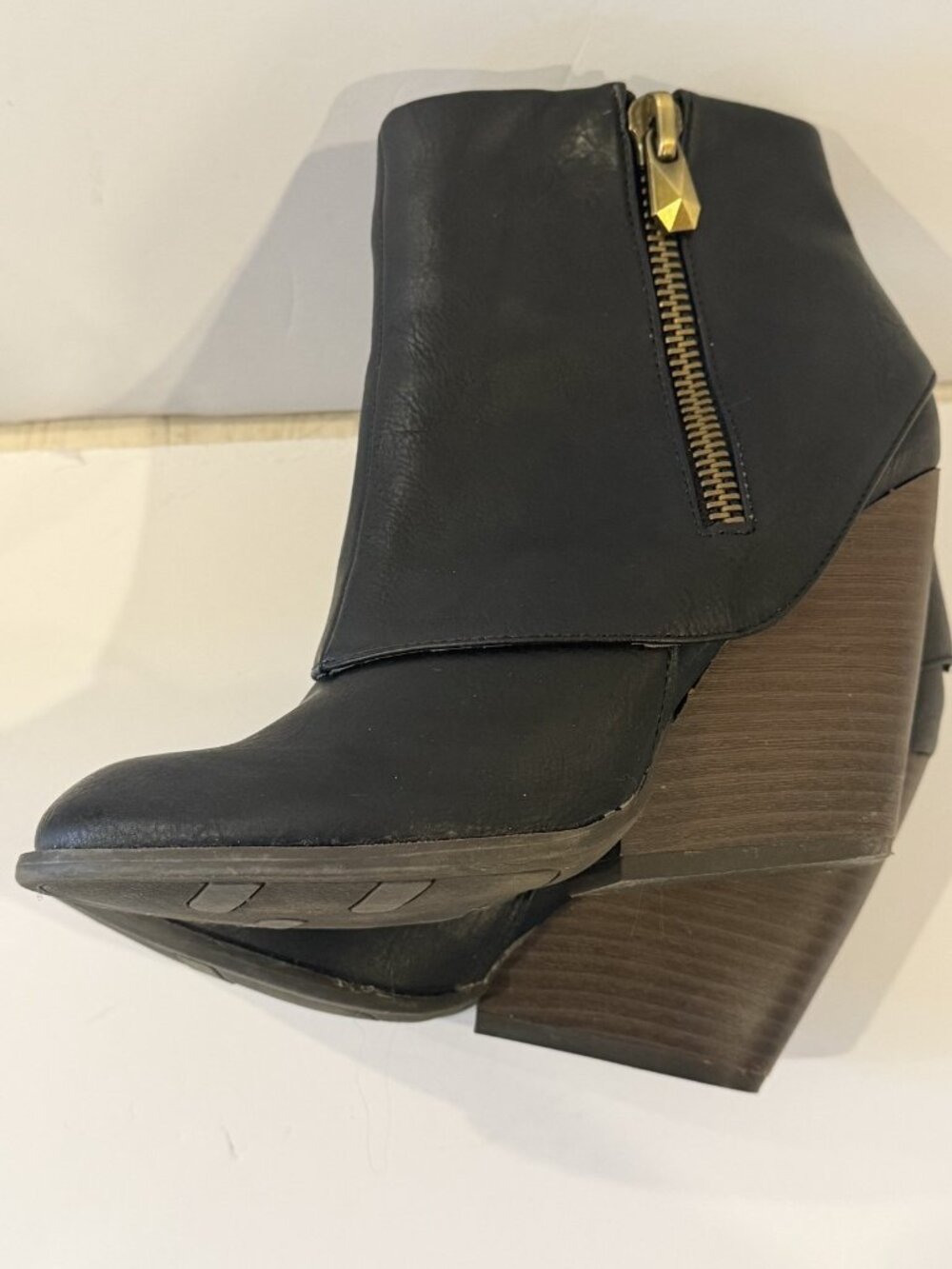 Fergalicicous Womens Size 7M B Liza Zip Fashion Ankle Boots Black